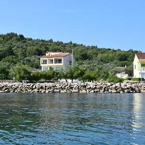 https://villa-banjka.hotelinzadar.com